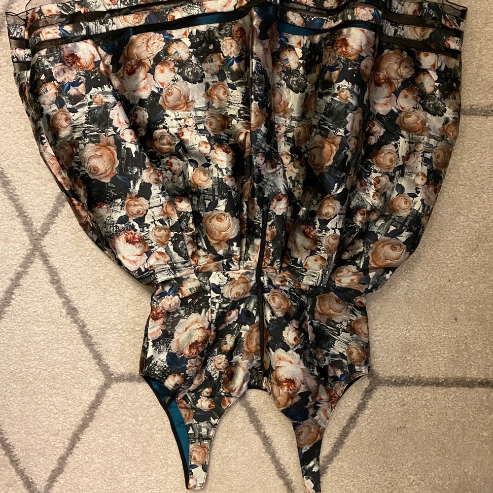 Dress - Picture 2 of 3